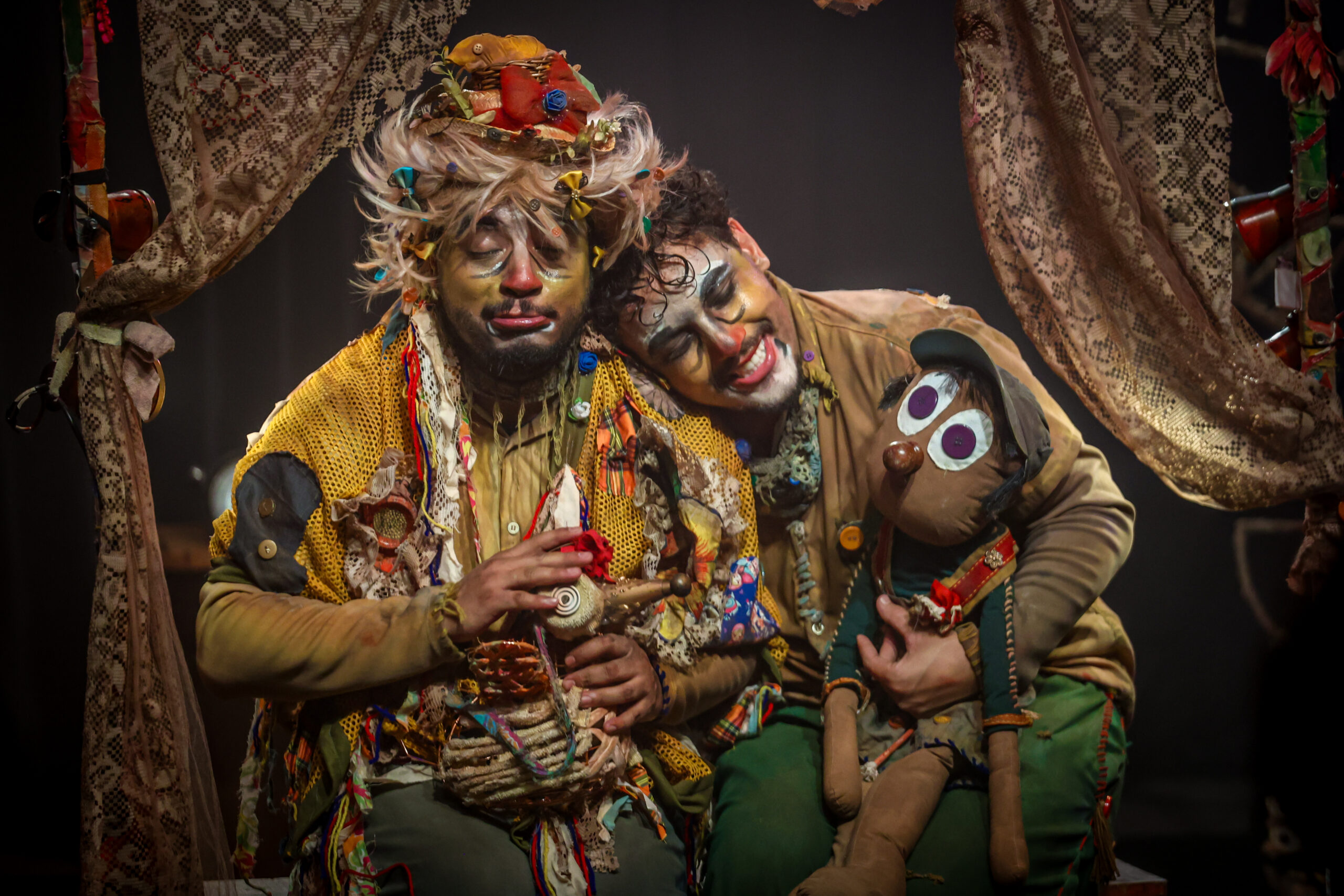 001_GuriArvore_Divulgação_FotoAndreLorenzoni