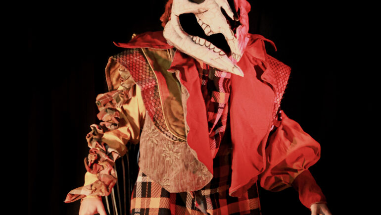 Bicho Alumbroso nas Entranhas do Encanto – Trupe Motim de Teatro/CE