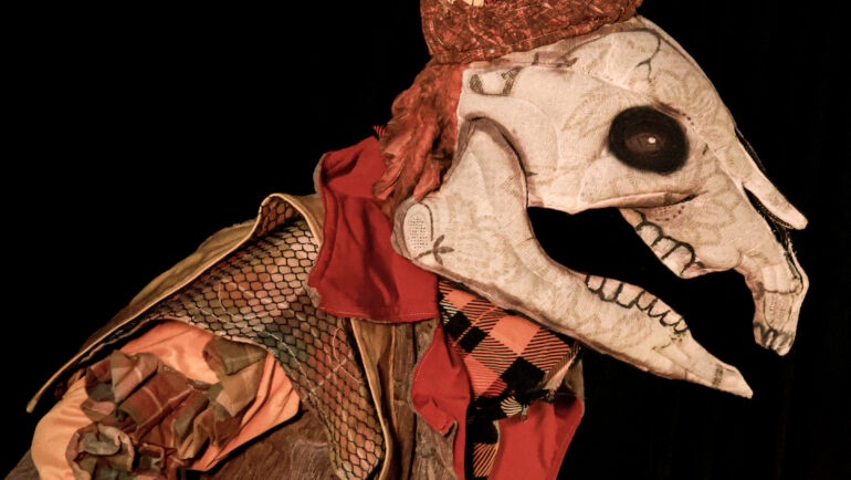 Bicho Alumbroso nas Entranhas do Encanto – Trupe Motim de Teatro/CE