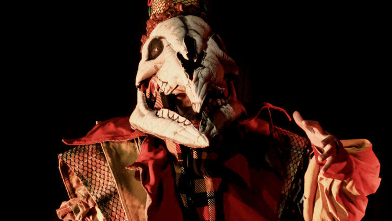 Bicho Alumbroso nas Entranhas do Encanto – Trupe Motim de Teatro/CE