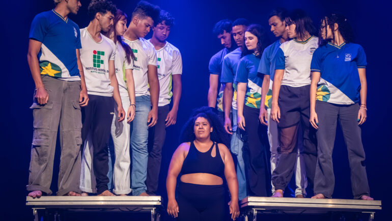 A Gente Cabe, Mas Se Esquece – Grupo Primitivos/MT (+14)