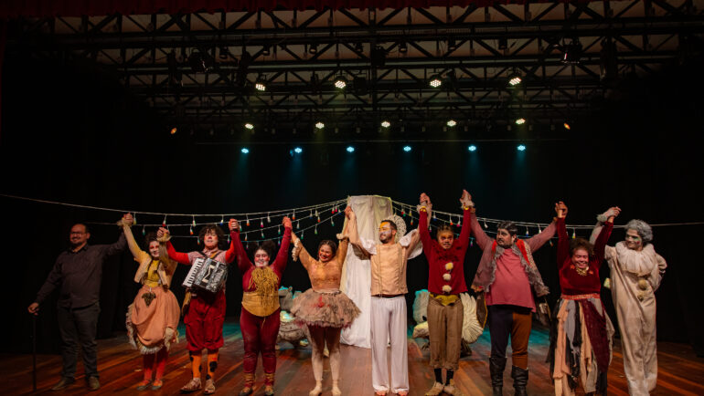 Sinhadores – Grupo Teatro Faces/MT (+14)