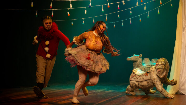 Sinhadores – Grupo Teatro Faces/MT (+14)