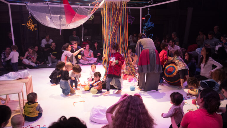 Linhas – Grupo Zenin/SP (Teatro para bebês)